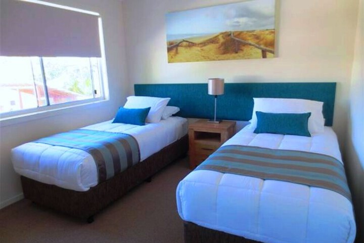 Room 4 of 32