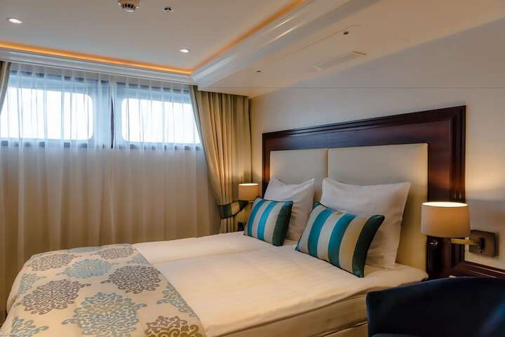Room 6 of 54