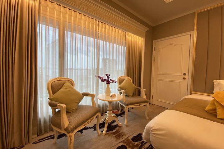 Room 8 of 37