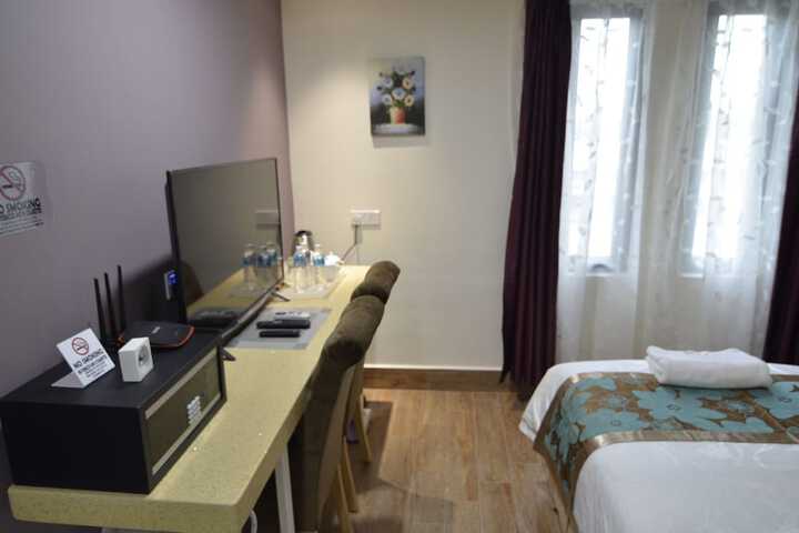 Room 30 of 63