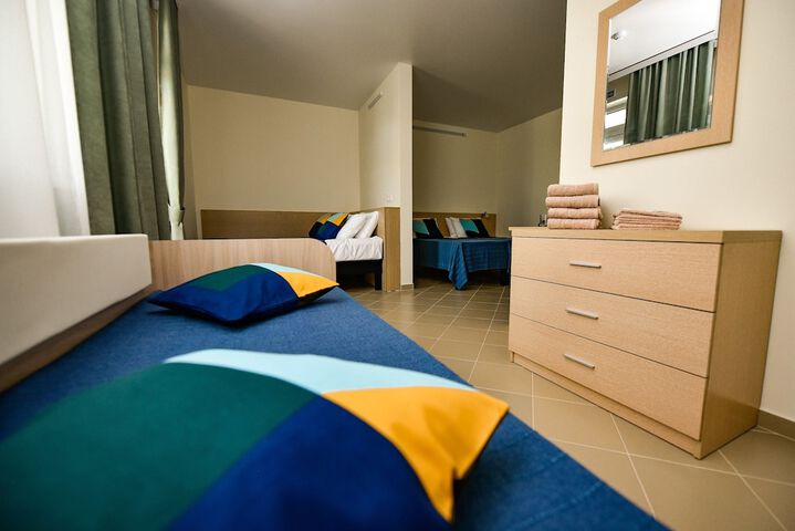 Room 10 of 151