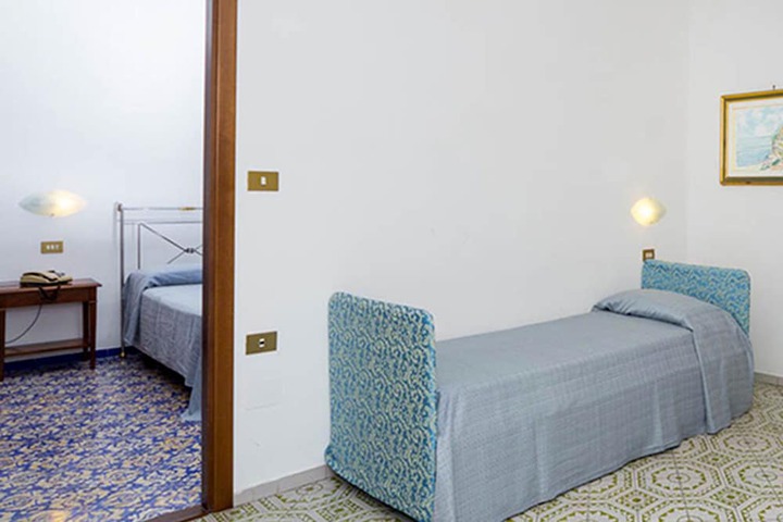 Room 33 of 85