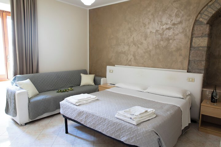 Room 6 of 19