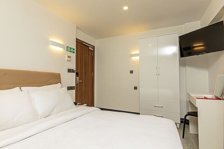 Room 5 of 26