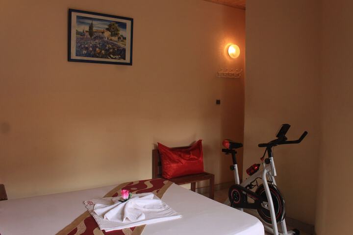 Room 6 of 28