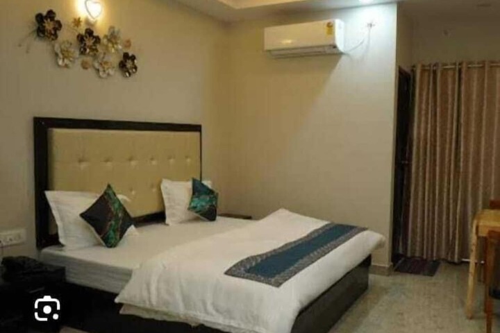 Room 5 of 26