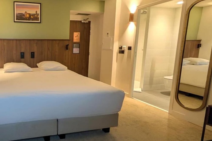 Room 5 of 64