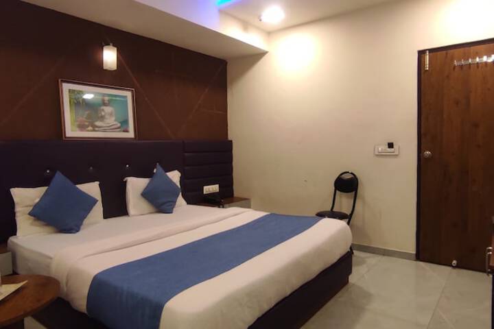 Room 6 of 44