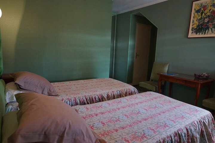 Room 17 of 38