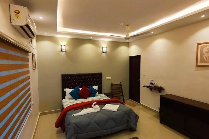 Room 25 of 83