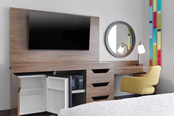 1 King Bed (1 of 13)
