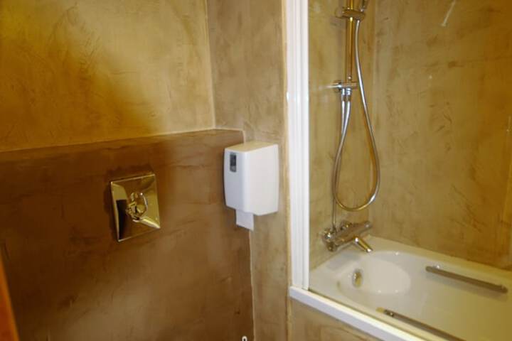 Room 15 of 42
