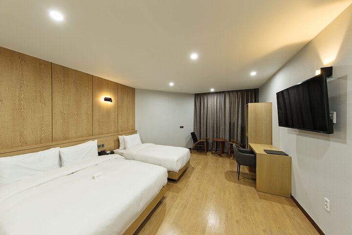 Room 28 of 54