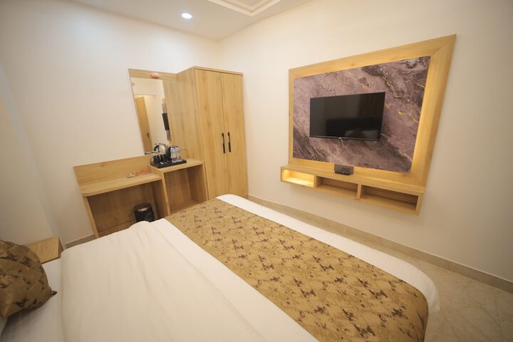 Room 42 of 103