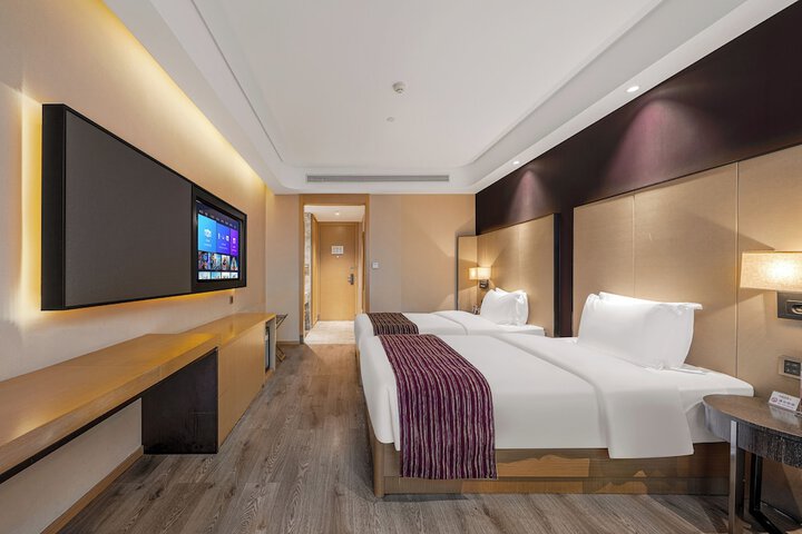 Room 33 of 77