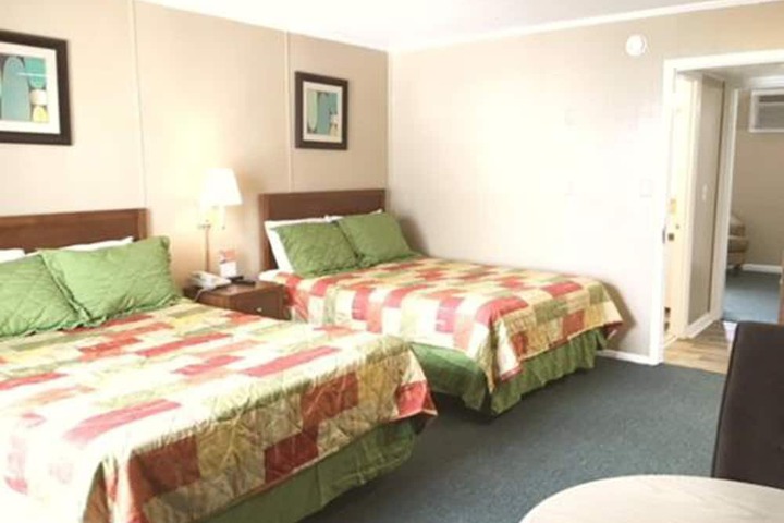 2 Bedrooms Suite King and Queen Bed Partial Ocean View Sofa (8 of 8)