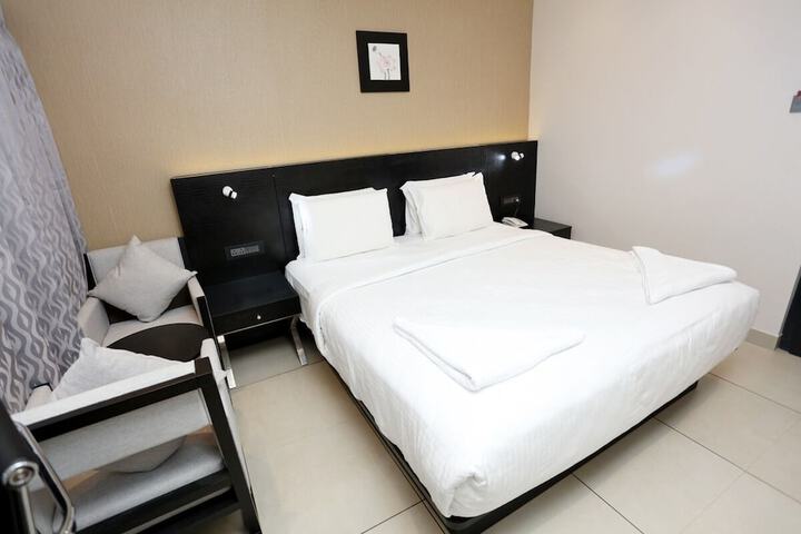 Room 6 of 25