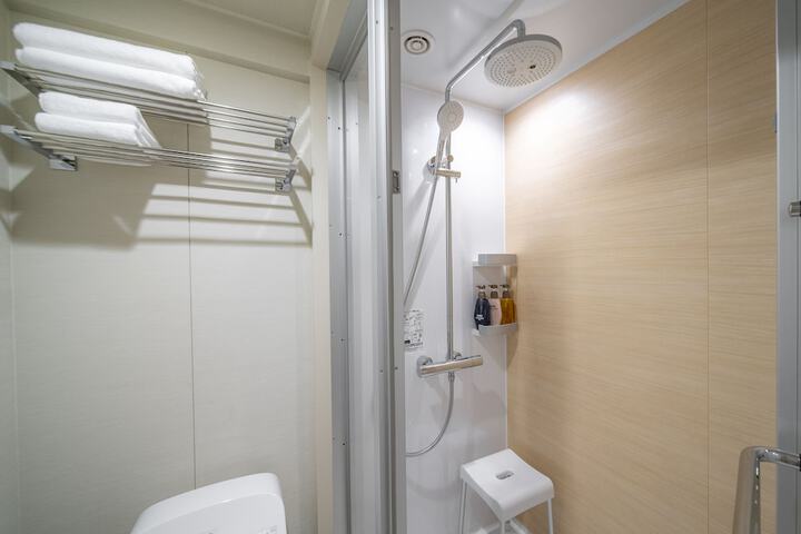 Room 44 of 73
