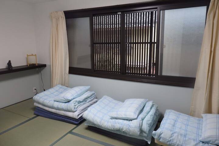Room 14 of 33