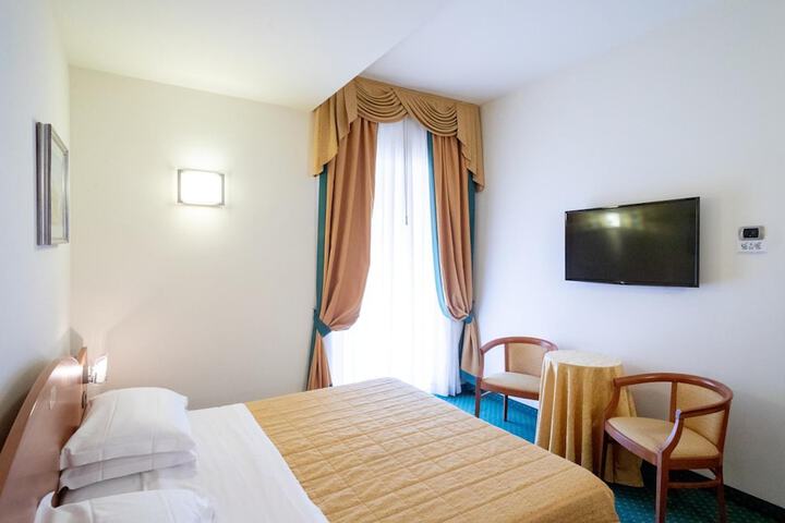 Room 25 of 62