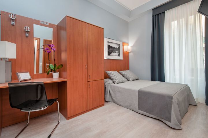 Room 5 of 19