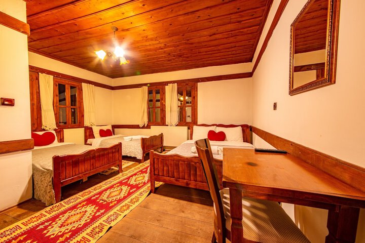 Room 4 of 27