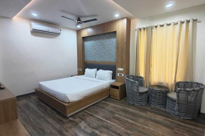 Room 12 of 40