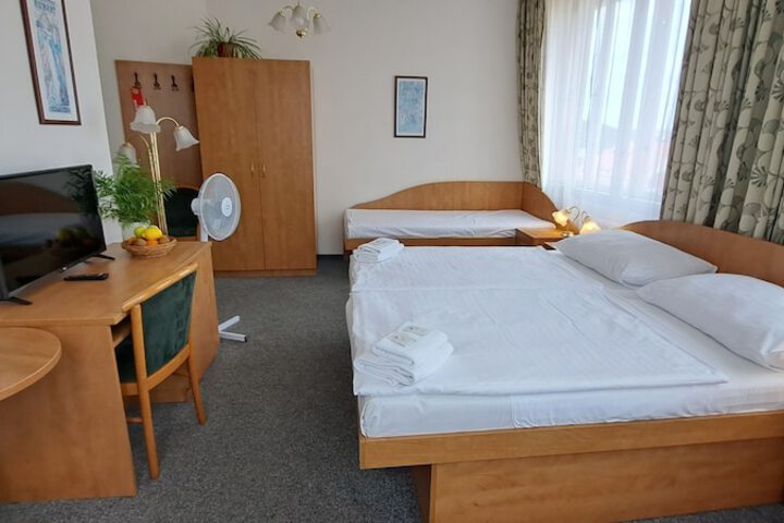 Room 4 of 51