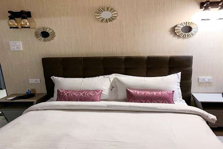 Room 16 of 90