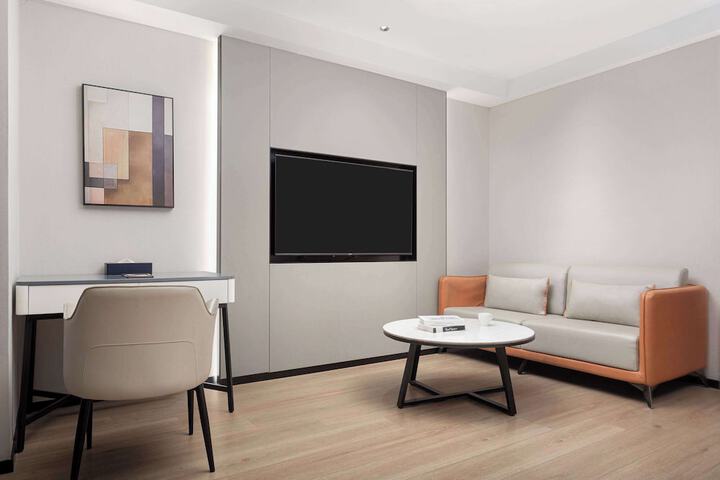 Room 6 of 18