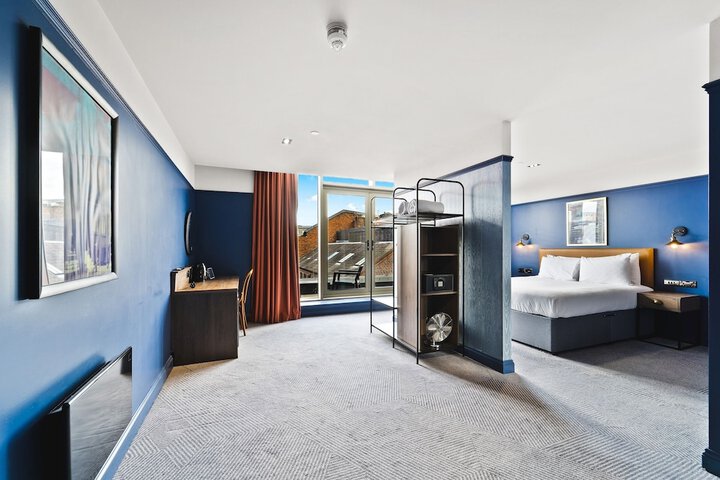Room 22 of 43