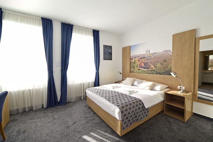 Room 15 of 39