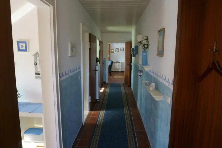 Room 5 of 8