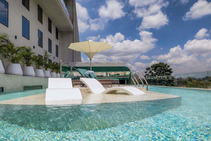 Pool 73 of 126
