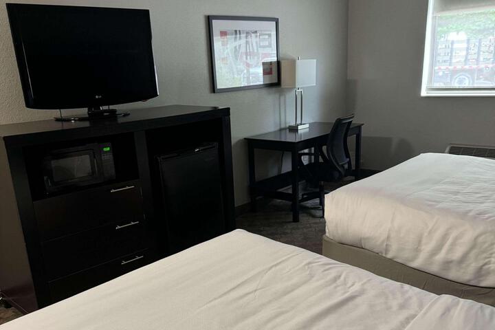 2 Queen Beds Efficiency (9 of 10)