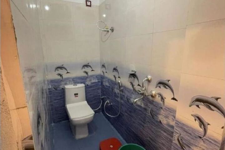 Room 8 of 38