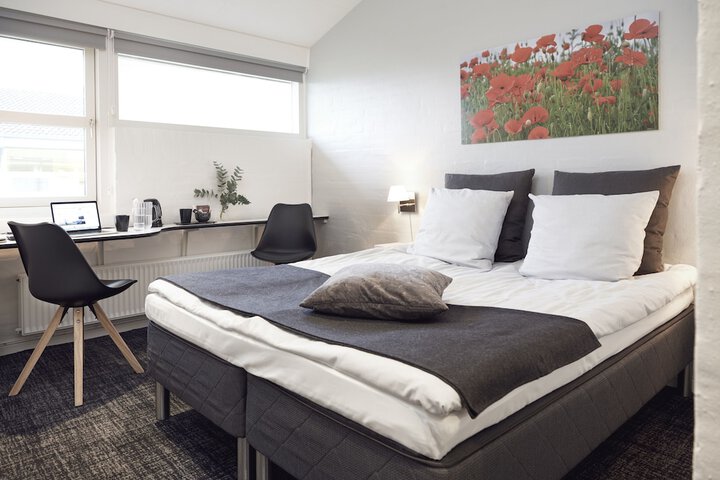 Room 2 of 27