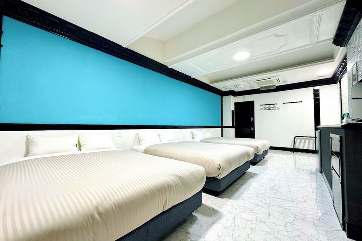 Room 15 of 32