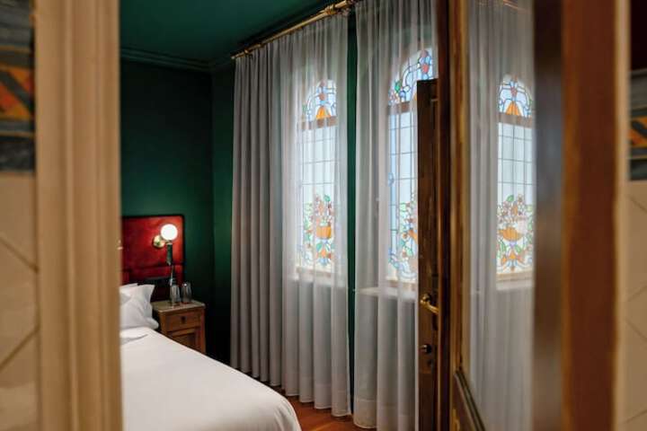 Room 2 of 43