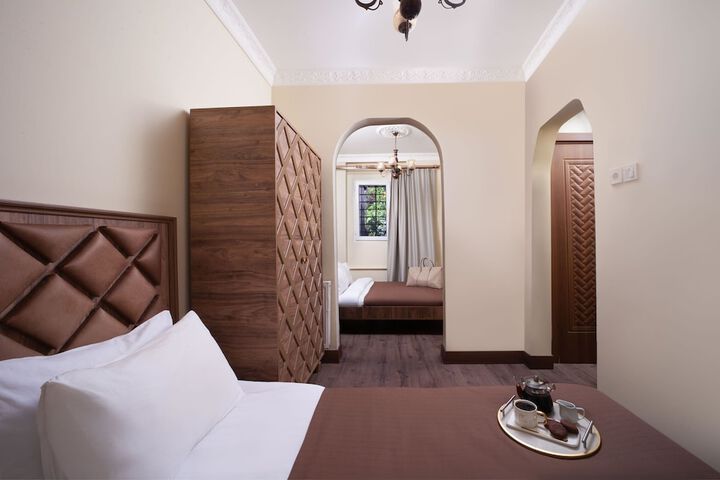 Room 13 of 22