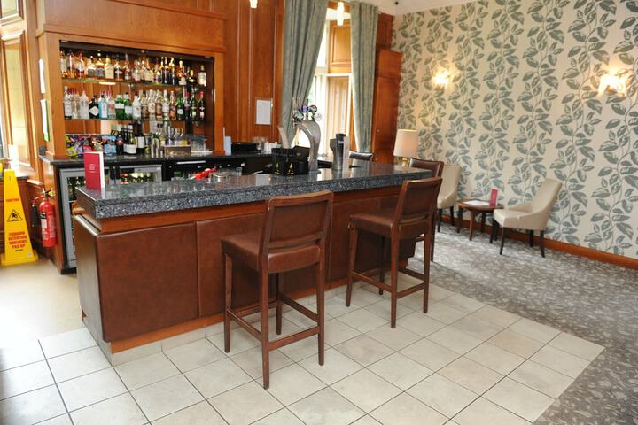 Lounge 93 of 112