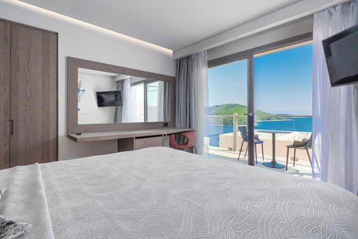 Room 3 of 260