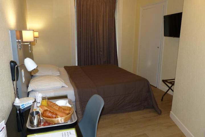 Room 12 of 60