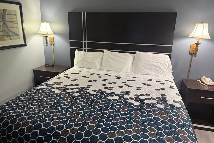 Room 32 of 85