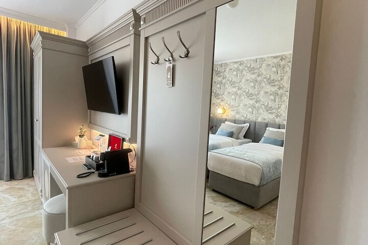 Room 9 of 29