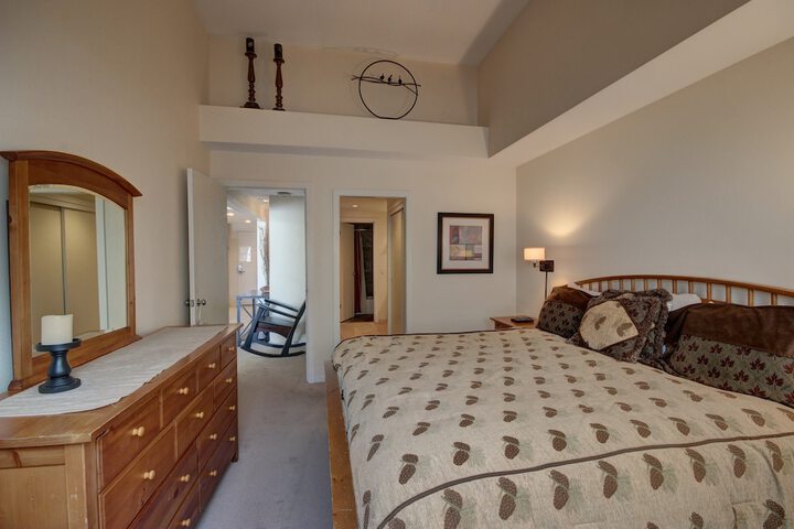Room 2 of 89
