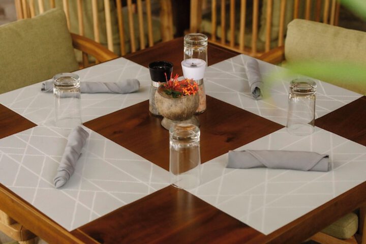 Dining 60 of 77