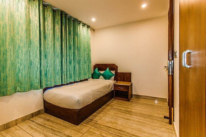 Room 12 of 36