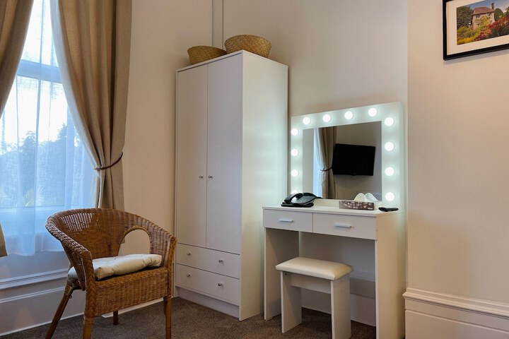 Room 33 of 63