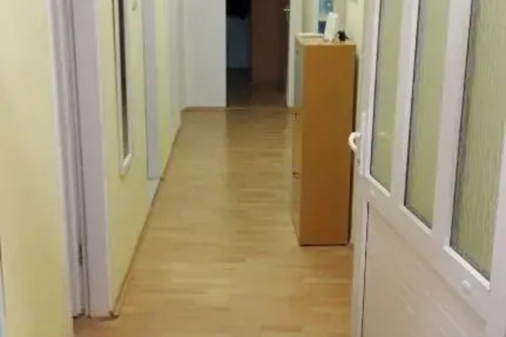 Room 6 of 9